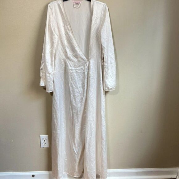 Victoria's Secret medium/large vintage robe - Picture 1 of 6